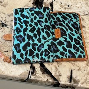 Mona Consuela wallet